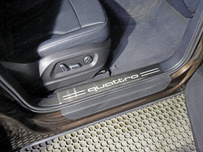 Audi Q5 (08–12) Накладки на пластиковые пороги (лист шлифованный надпись quattro)