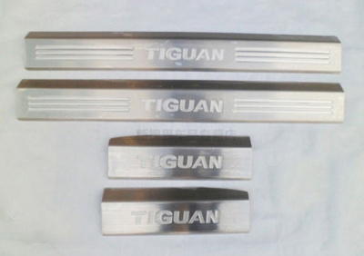Volkswagen Tiguan (08–/11–) Накладки на дверные пороги, нерж, 4 части (на пластик)